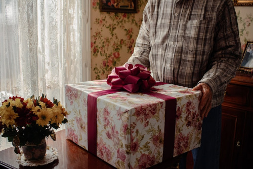 Jaki prezent na dzień dziadka warto kupić? Podpowiadamy!