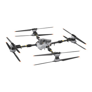 Dron DJI FlyCart 100 ze spadochronem