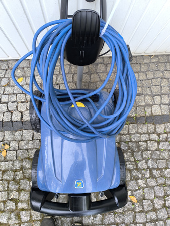 Robot odkurzacz basenowy Dolphin S100